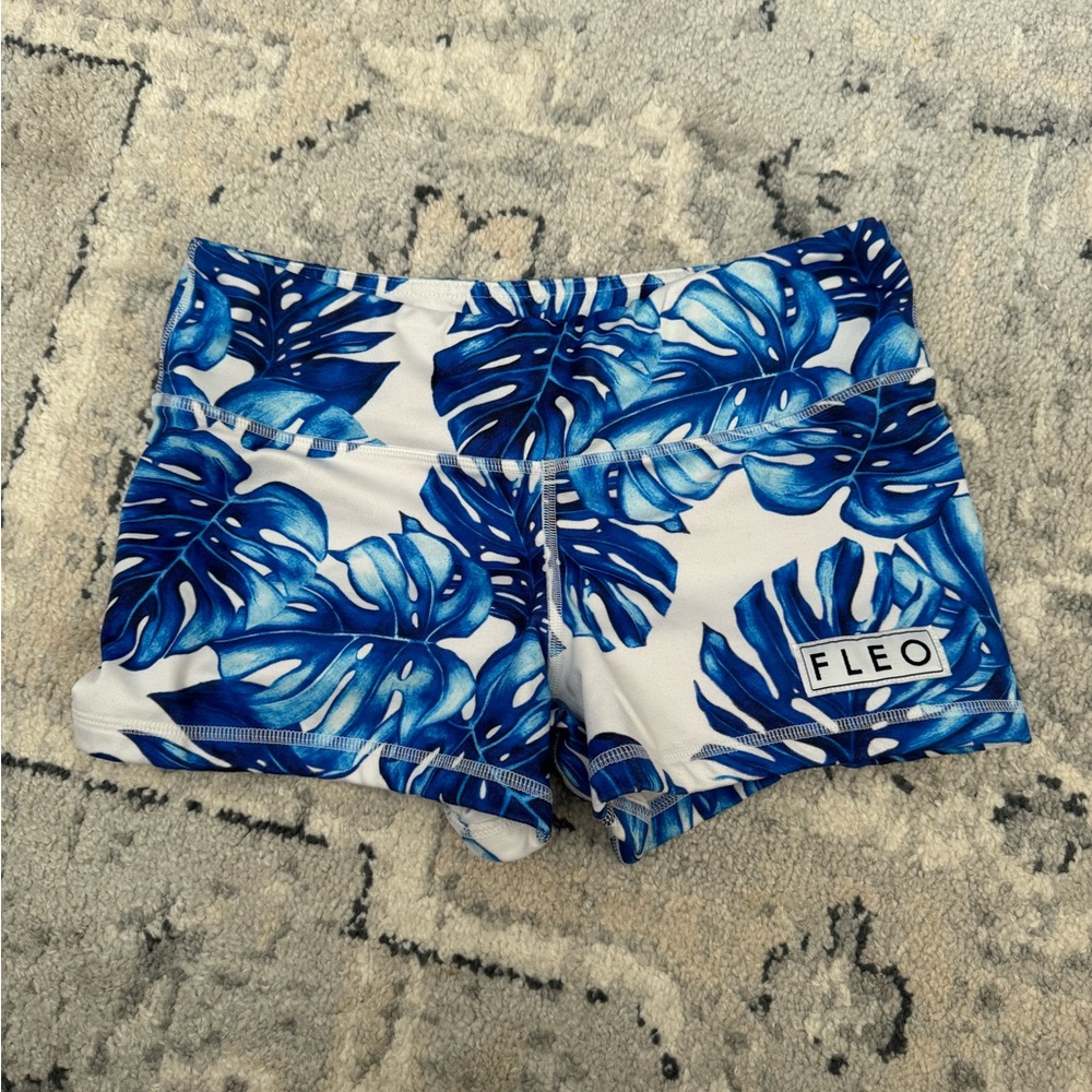 Fleo size Medium shorts